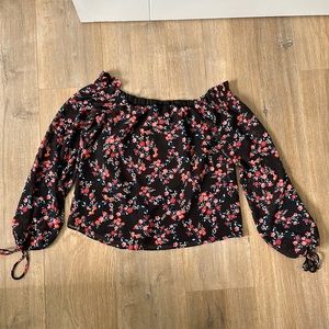 GUESS off the shoulder blouse